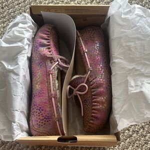 NWT UGG Dakota Spots Slippers